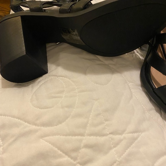 Black heeled lace up sandals - Picture 4 of 4